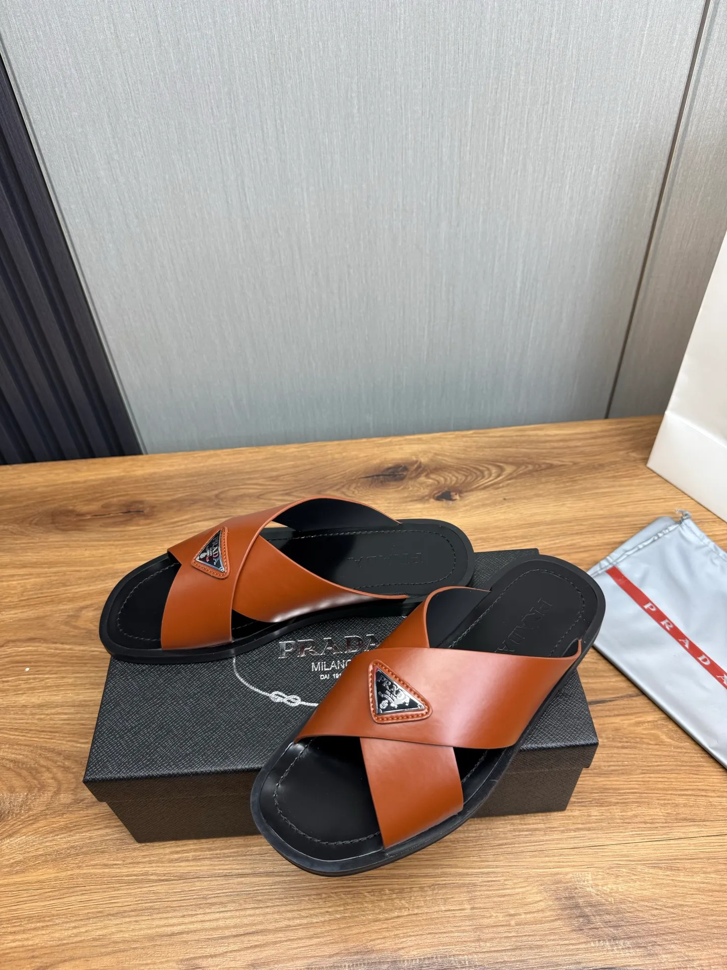 Factory price 340💰 ＰＲＡＤＡPrada - popular men's slippers hot sale 🔥 🩴Official website one to one production 38-45 sizes 45 46 🉑️Customized!